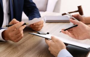 Read more about the article How Do I Know If I Should Consider Filing For Bankruptcy?